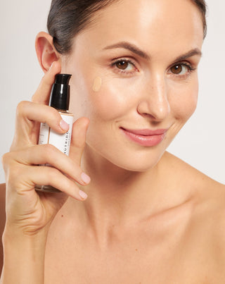 Озаряващ и хидратиращ фон дьо тен с хиалуронова киселина 05 Бежово Nutridome Illuminating Foundation - 4